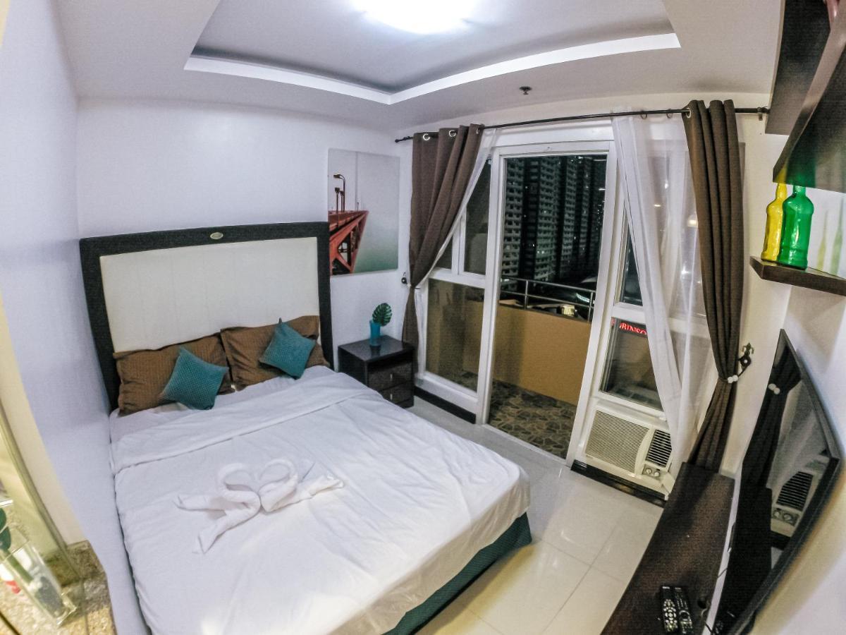 Birch Tower - Malate Rooms Manila Exterior photo
