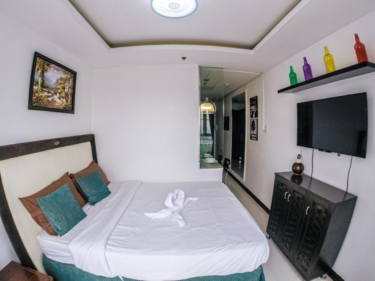 Birch Tower - Malate Rooms Manila Exterior photo