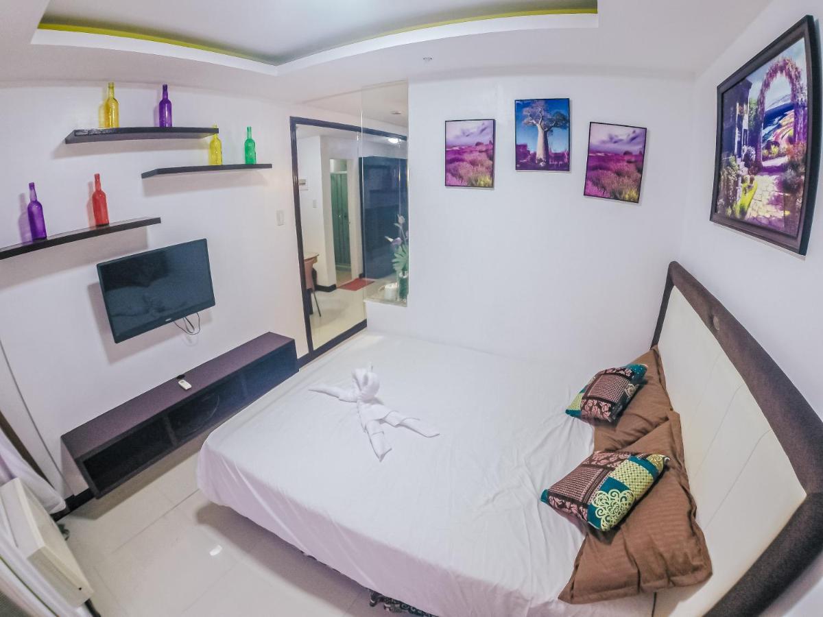 Birch Tower - Malate Rooms Manila Exterior photo